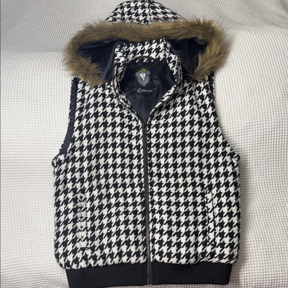 Cello Jeans - Houndstooth Hooded Vest with Faux Fur Trim - Large